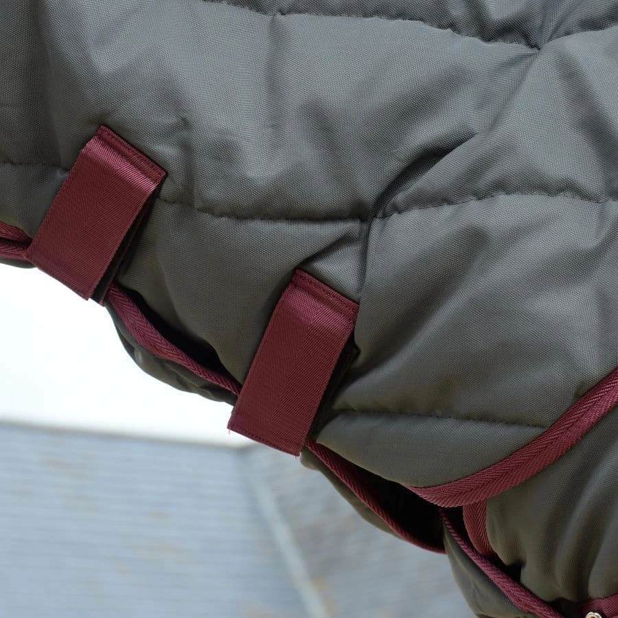 Weatherbeeta Comfitec PP Channel Quilt II Detach-a-neck Mediumweight Stable Rug Maroon/Grey/White 3 Weatherbeeta Comfitec PP Channel Quilt II Detach-a-neck Mediumweight Stable Rug Maroon/Grey/White - Image 3